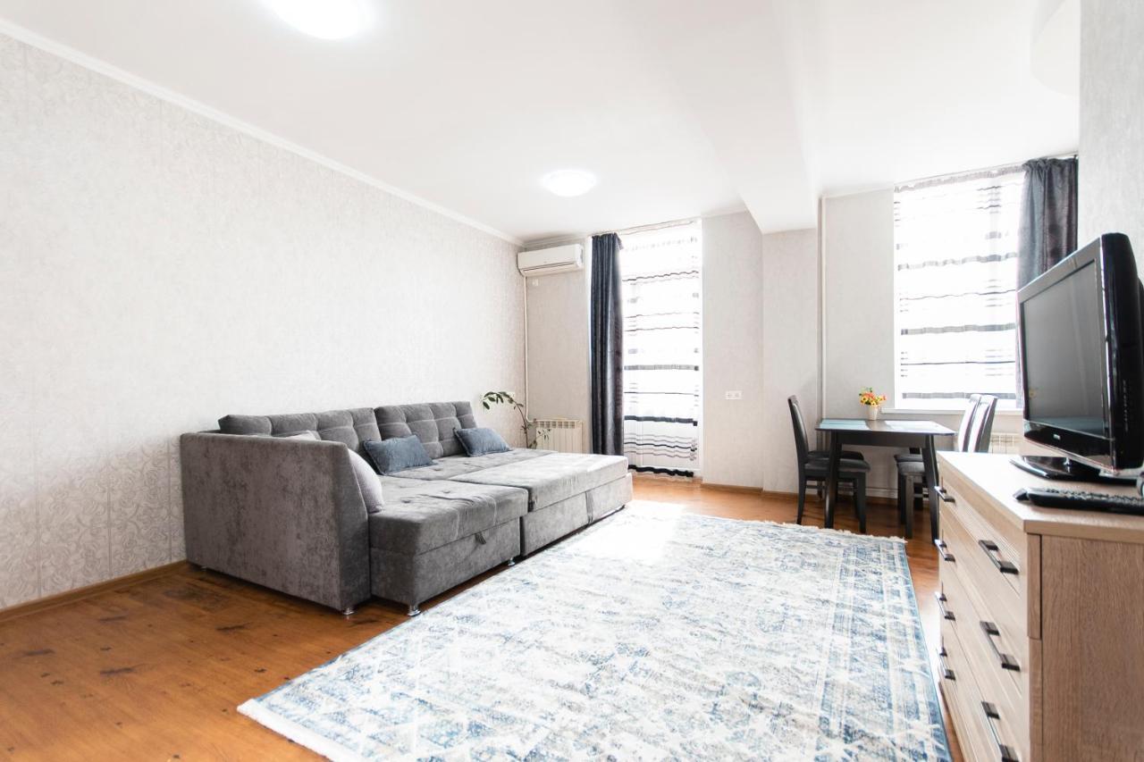 Comfortable Apartment In The Golden Square. Almatı Dış mekan fotoğraf