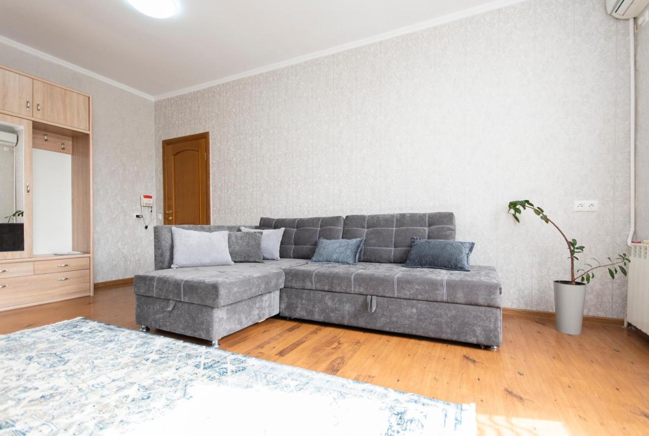 Comfortable Apartment In The Golden Square. Almatı Dış mekan fotoğraf